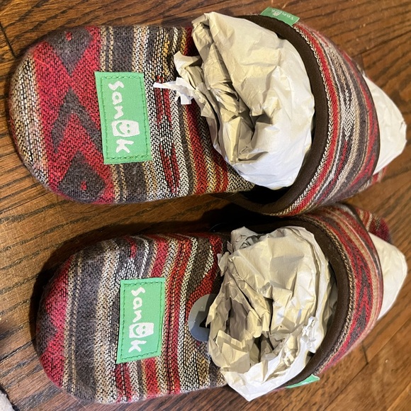Sanuks. Size 7 women. Like new - Picture 3 of 5